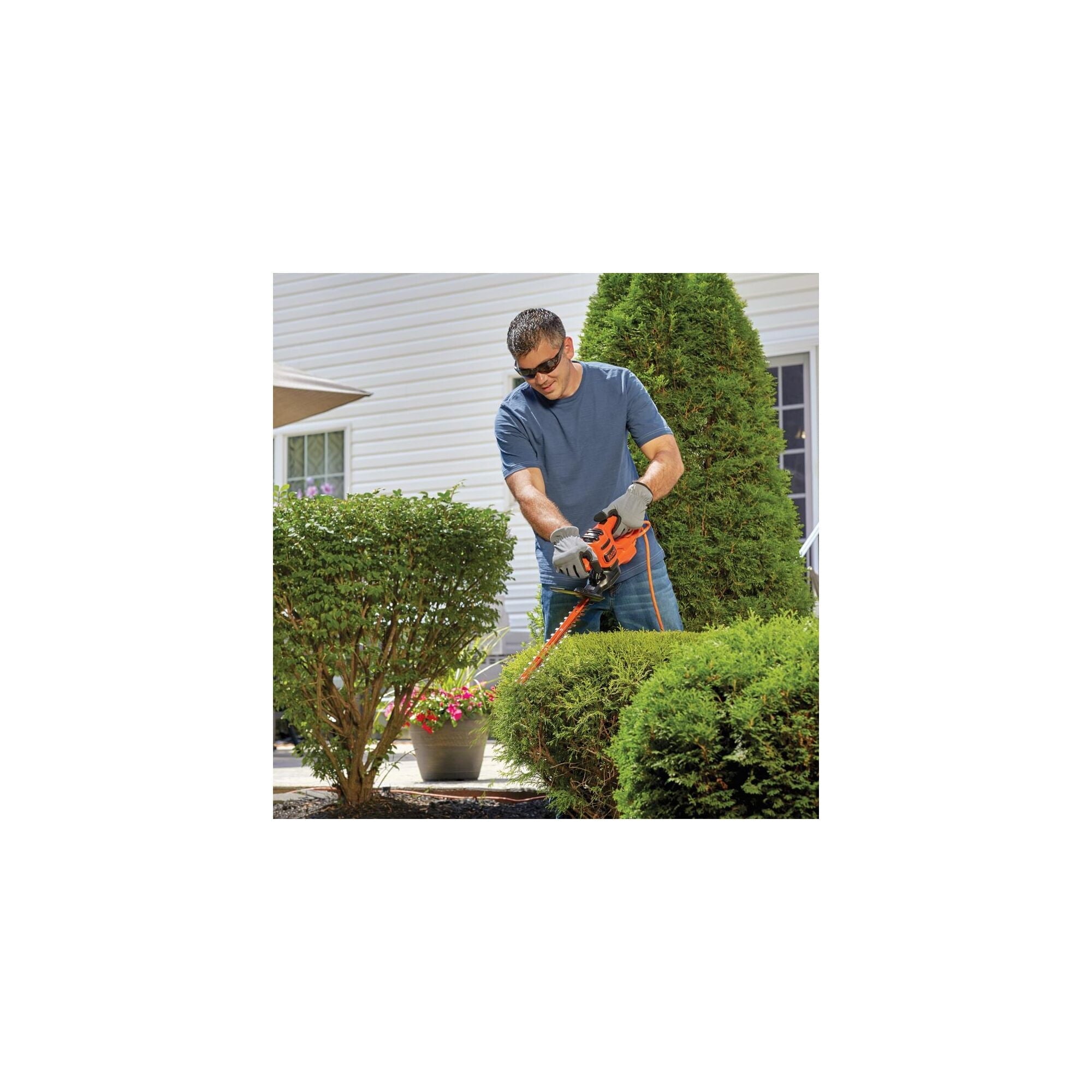 Black+Decker 3.2AMP 17-inch Electric Hedge Trimmer BEHT150