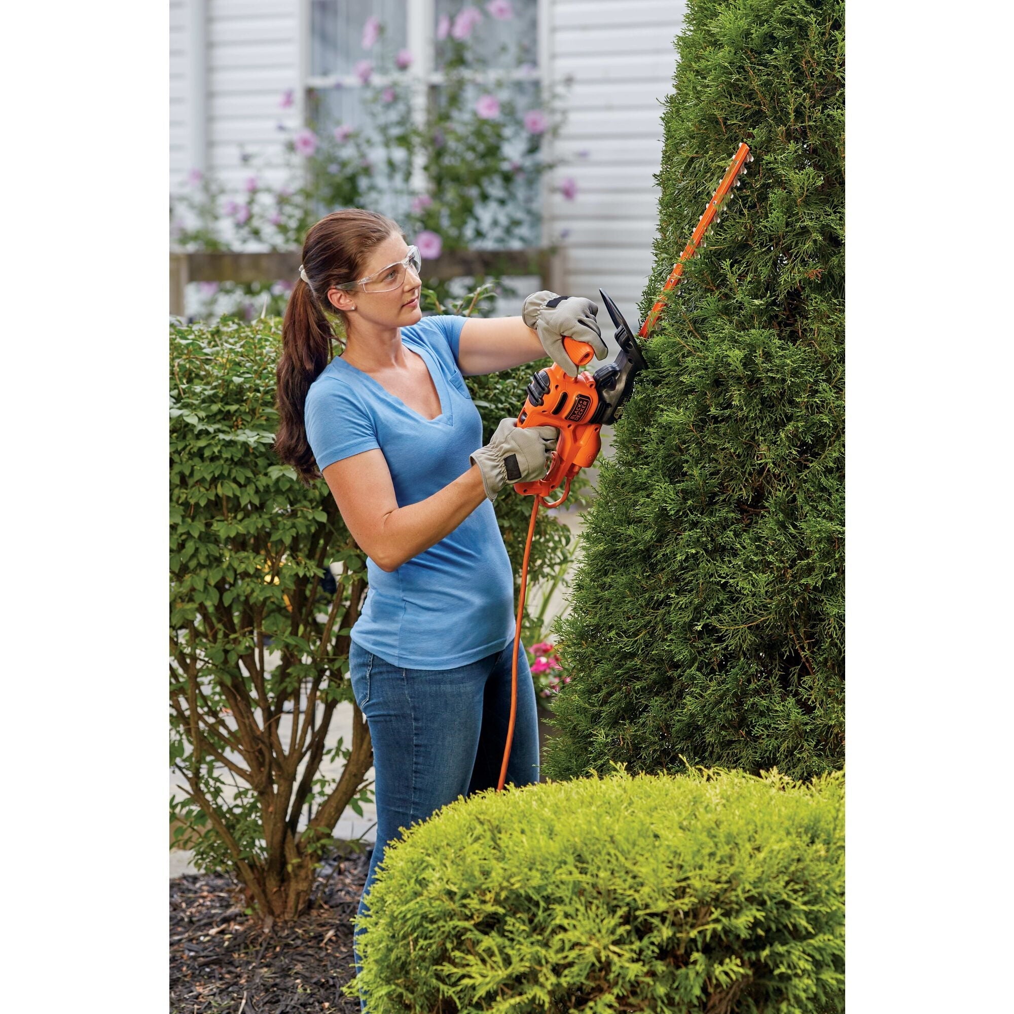 Black+Decker 3.2AMP 17-inch Electric Hedge Trimmer BEHT150