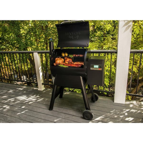 Pro 575 Wifi Pellet Grill and Smoker in Black