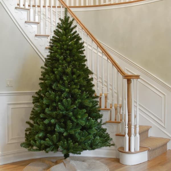 7-1/2 ft. North Valley Spruce Hinged Artificial Christmas Tree