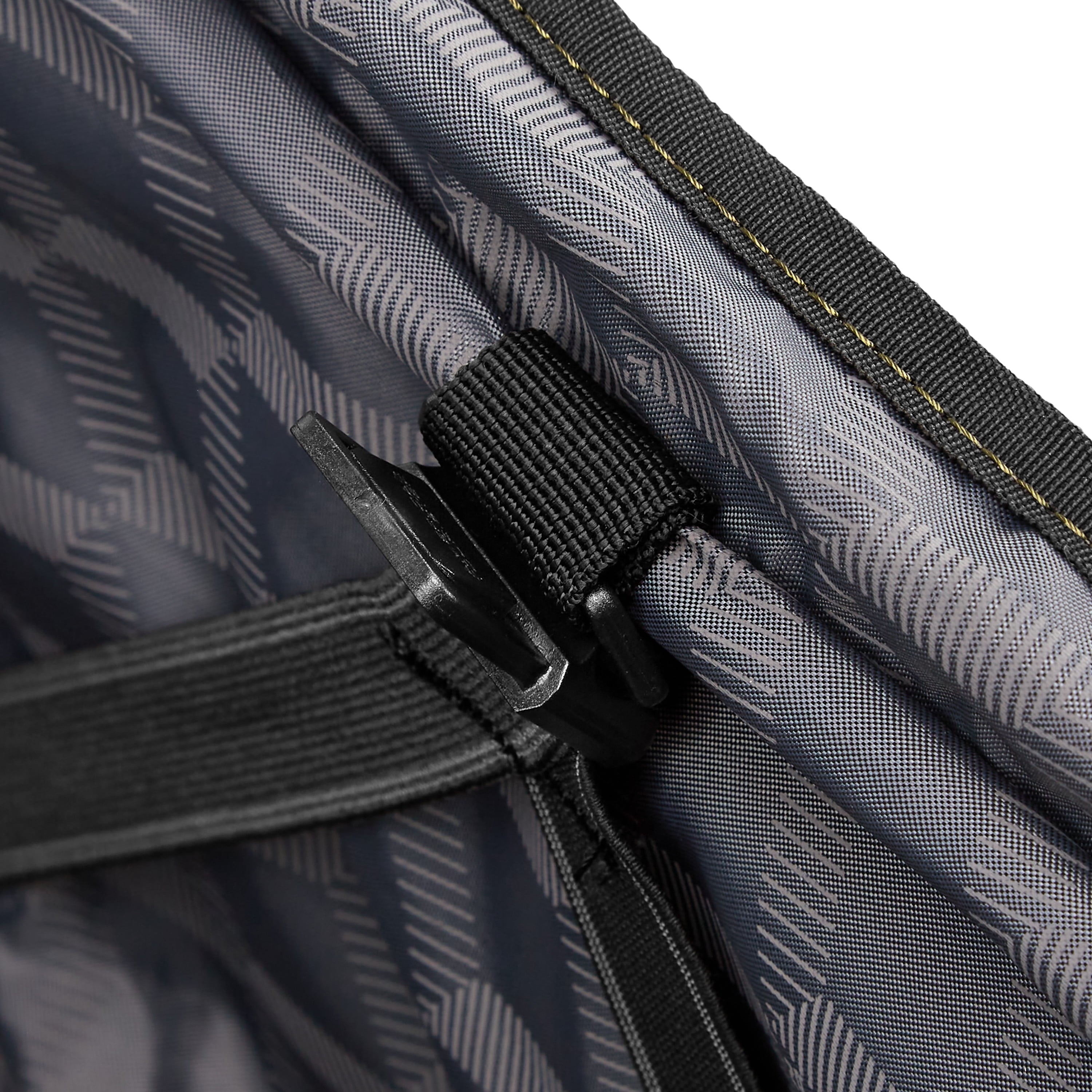 American Tourister Cargo Max 29