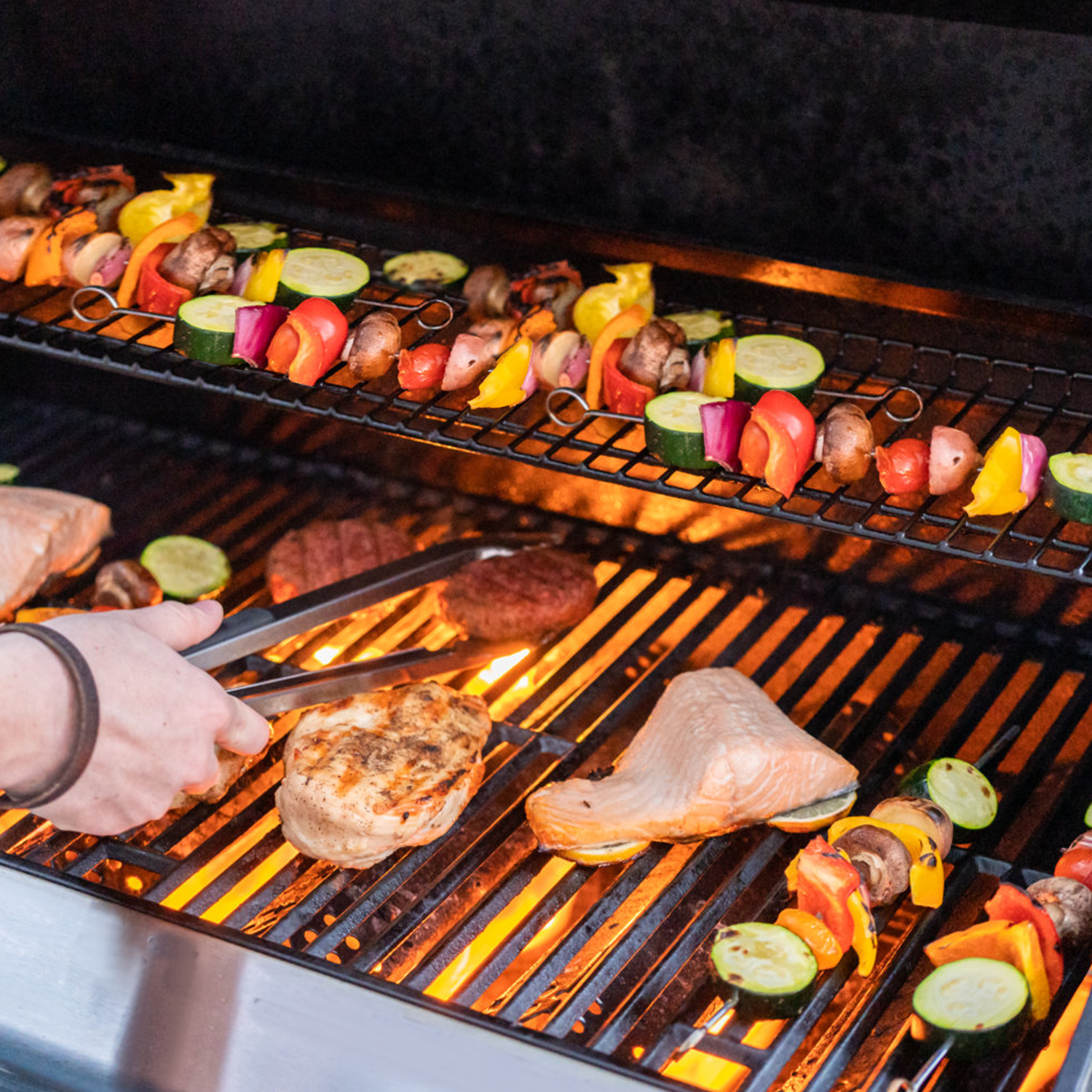 Yoleny 3 Burner BBQ Propane Gas Grill，24,000/36,000 BTU Stainless Steel with Stove and Side Table
