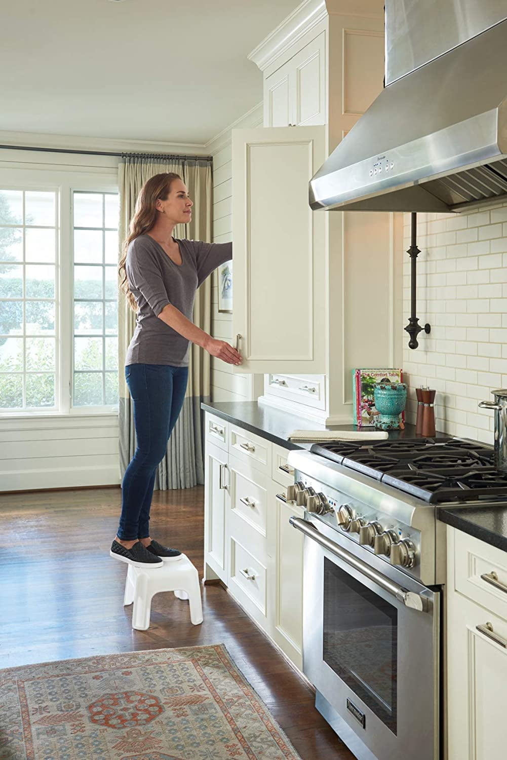 Rubbermaid Basic 1-Step Stool, White