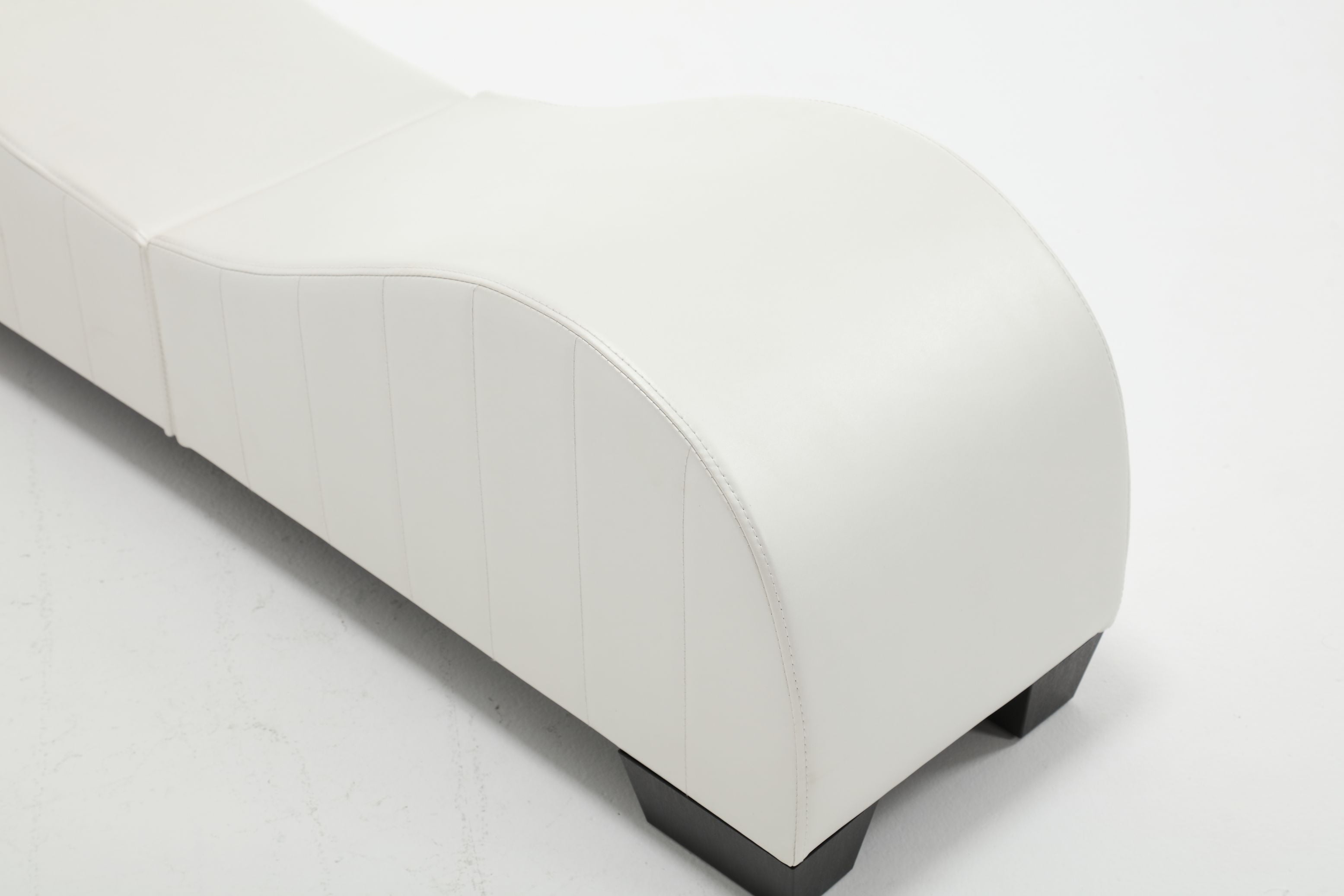 PWOPWOE Yoga Chaise Lounge for Stretching & Relaxation Modern Faux Leather Curved Sofa, Modern Faux Leather Curved Sofa, Living Room Bedroom Accent, White