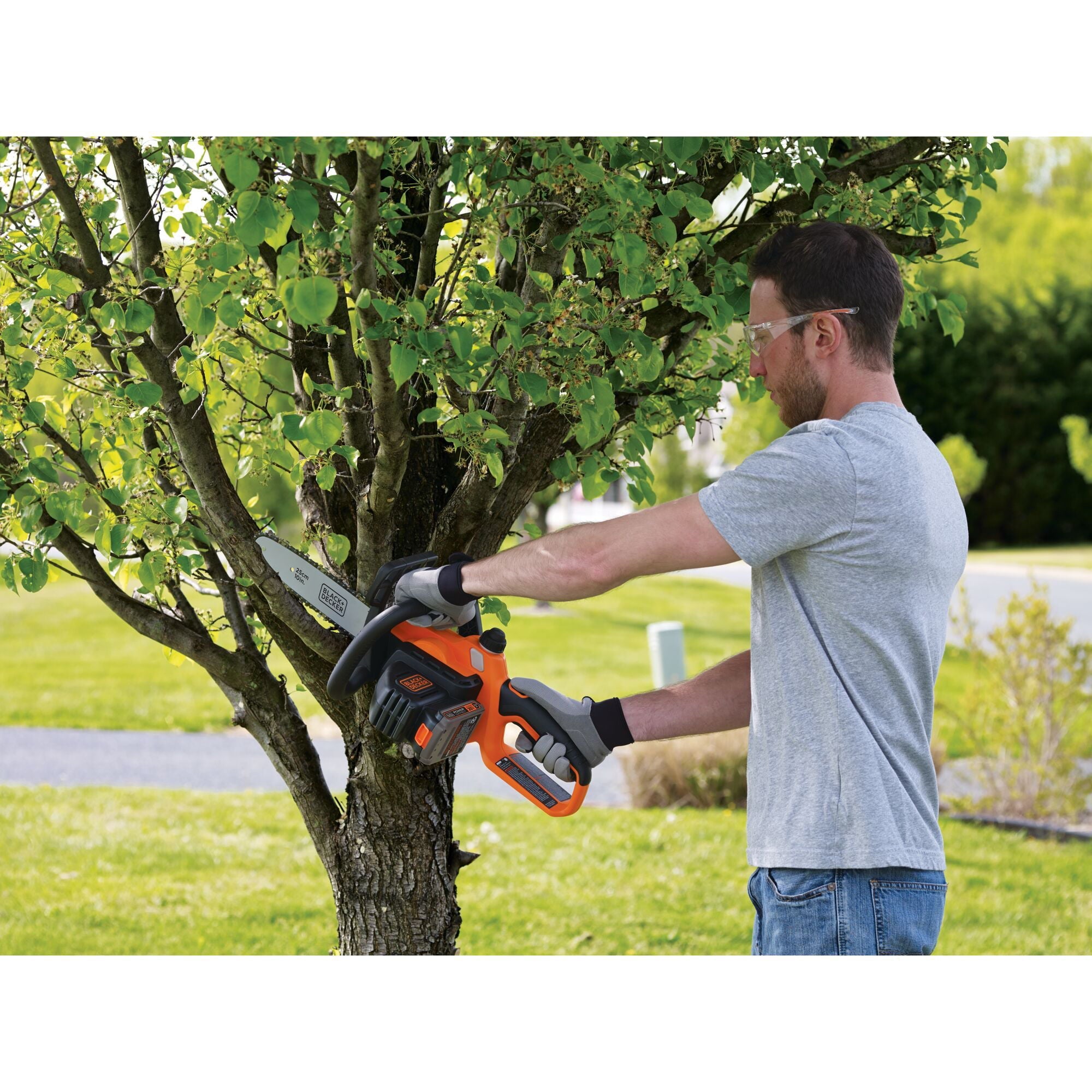 BLACK+DECKER LCS1020 20V MAX Lithium 10 in. Chainsaw