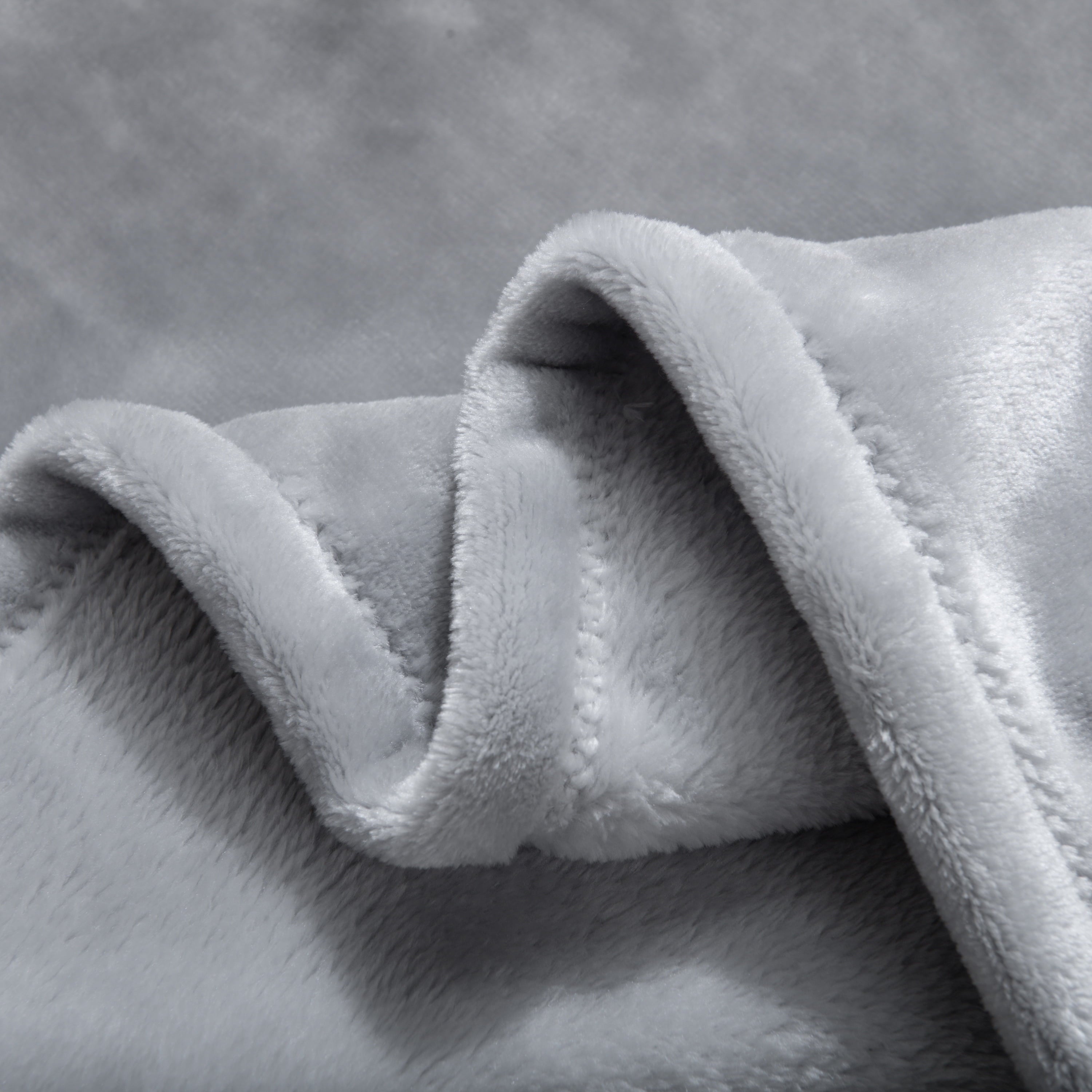 Better Homes & Gardens Polyester Velvet Plush Throw, Soft Silver, 50