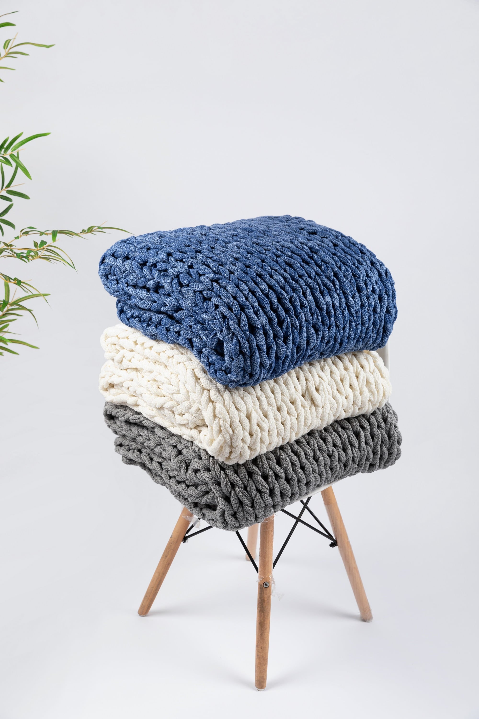 Silver One Super Chunky Knitted Throw Blanket, White, 50