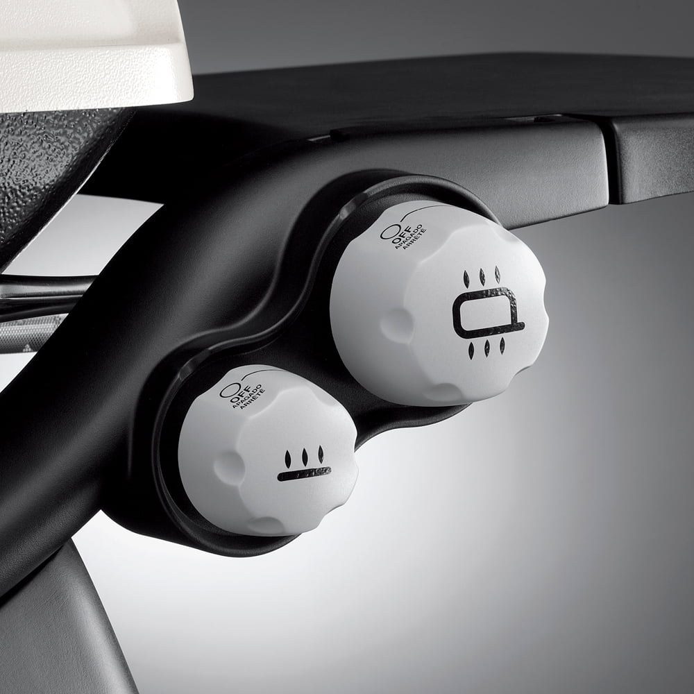 Q 3200 Liquid Propane Gas Grill in Titanium