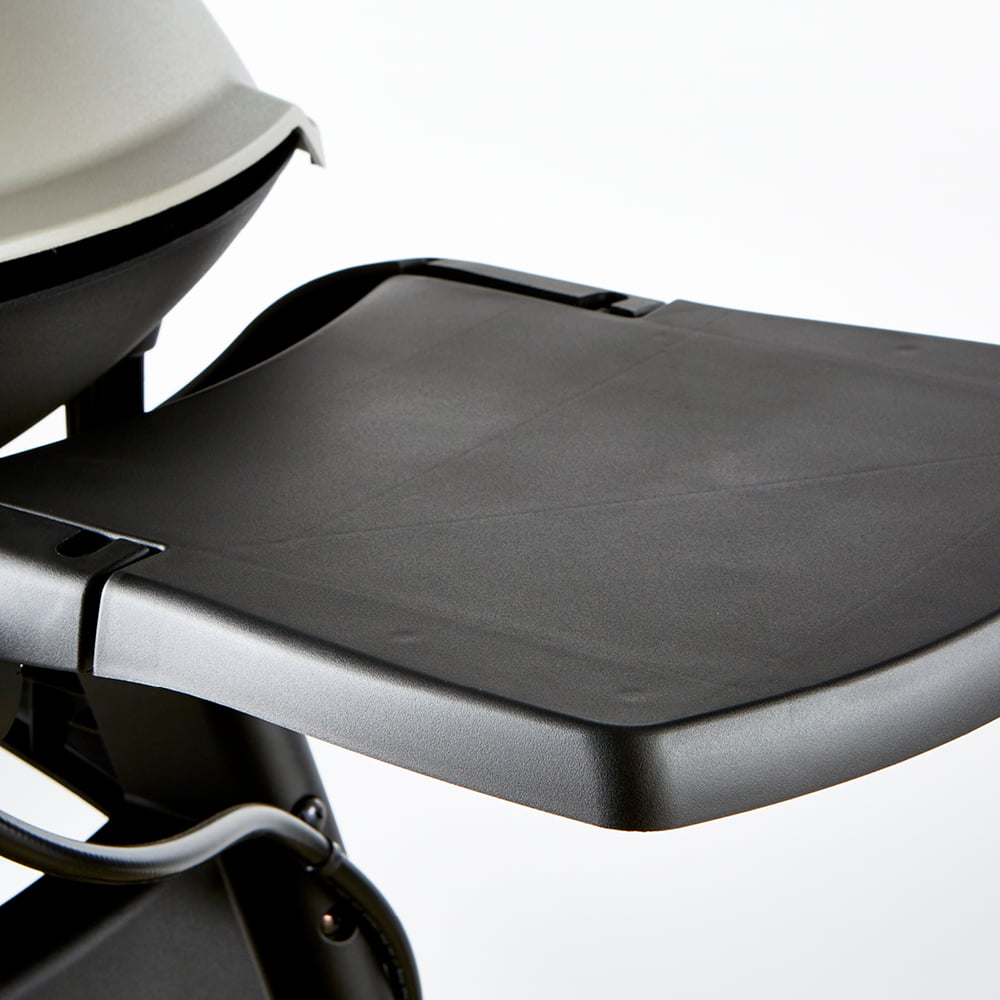 Q 3200 Liquid Propane Gas Grill in Titanium