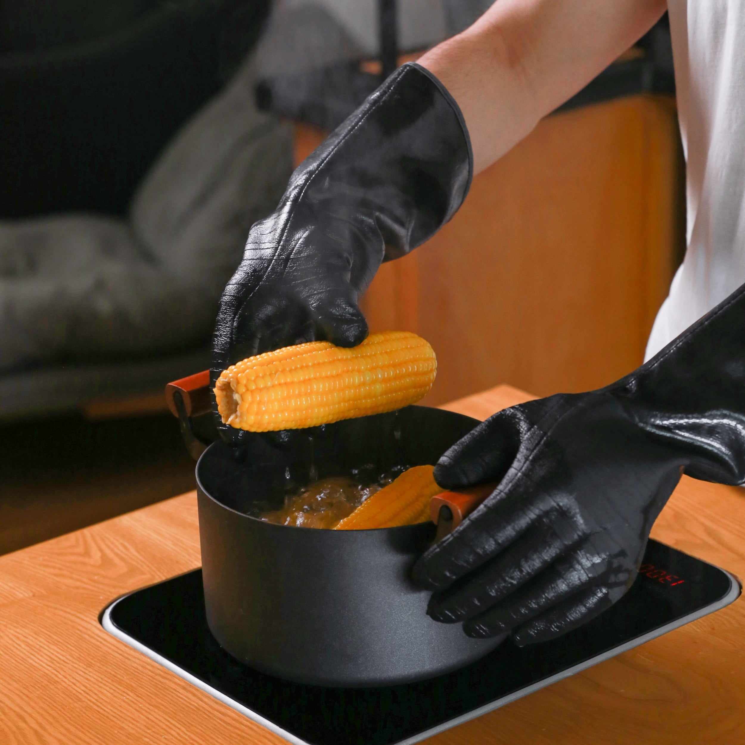Expert Grill Heat Resistant, Oil Resistant and Waterproof Pvc Free Insulated BBQ Gloves, Black Color
