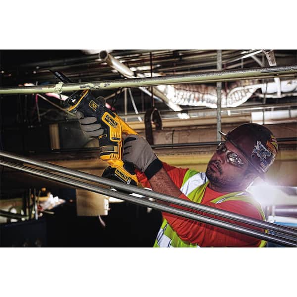 20V MAX XR Cordless Brushless Compact Reciprocating Saw with (1) 20V 3.0Ah Battery and Charger