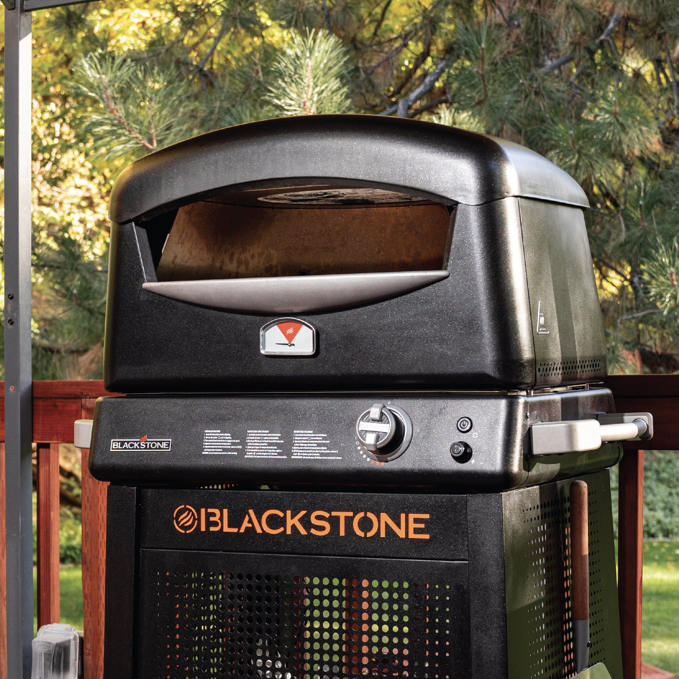Blackstone Propane Outdoor Pizza Oven with Stand and Pizza Peel