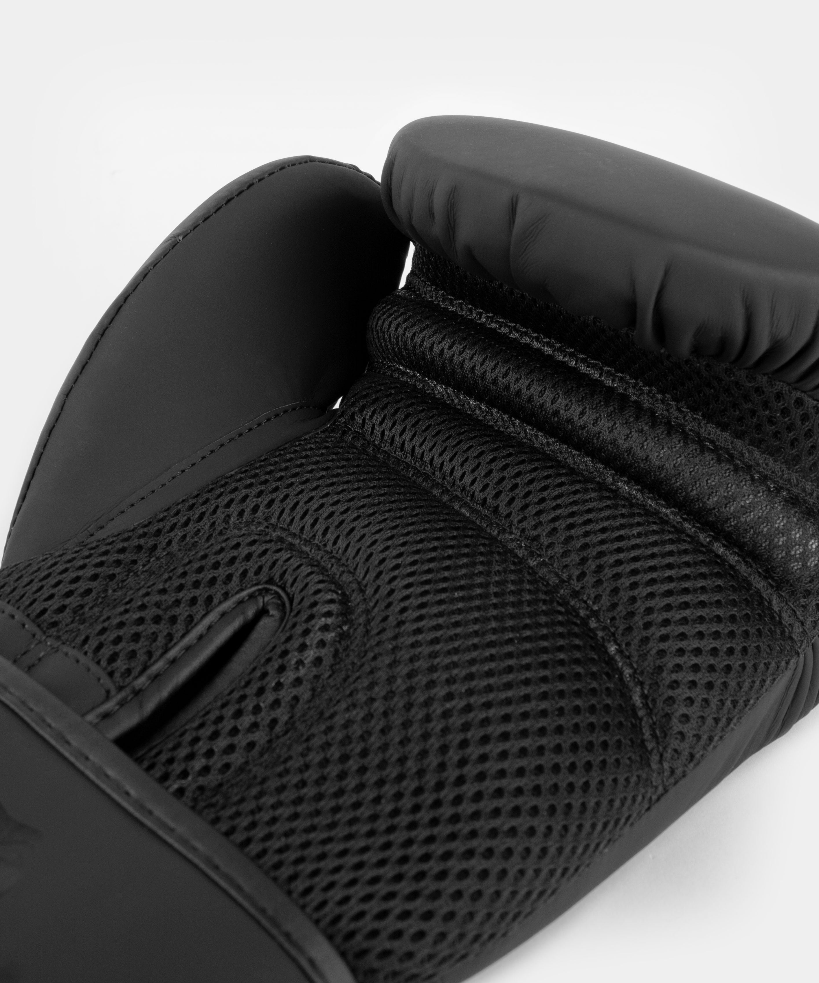 Venum Classic Boxing Gloves - Unisex - Black - 12 oz