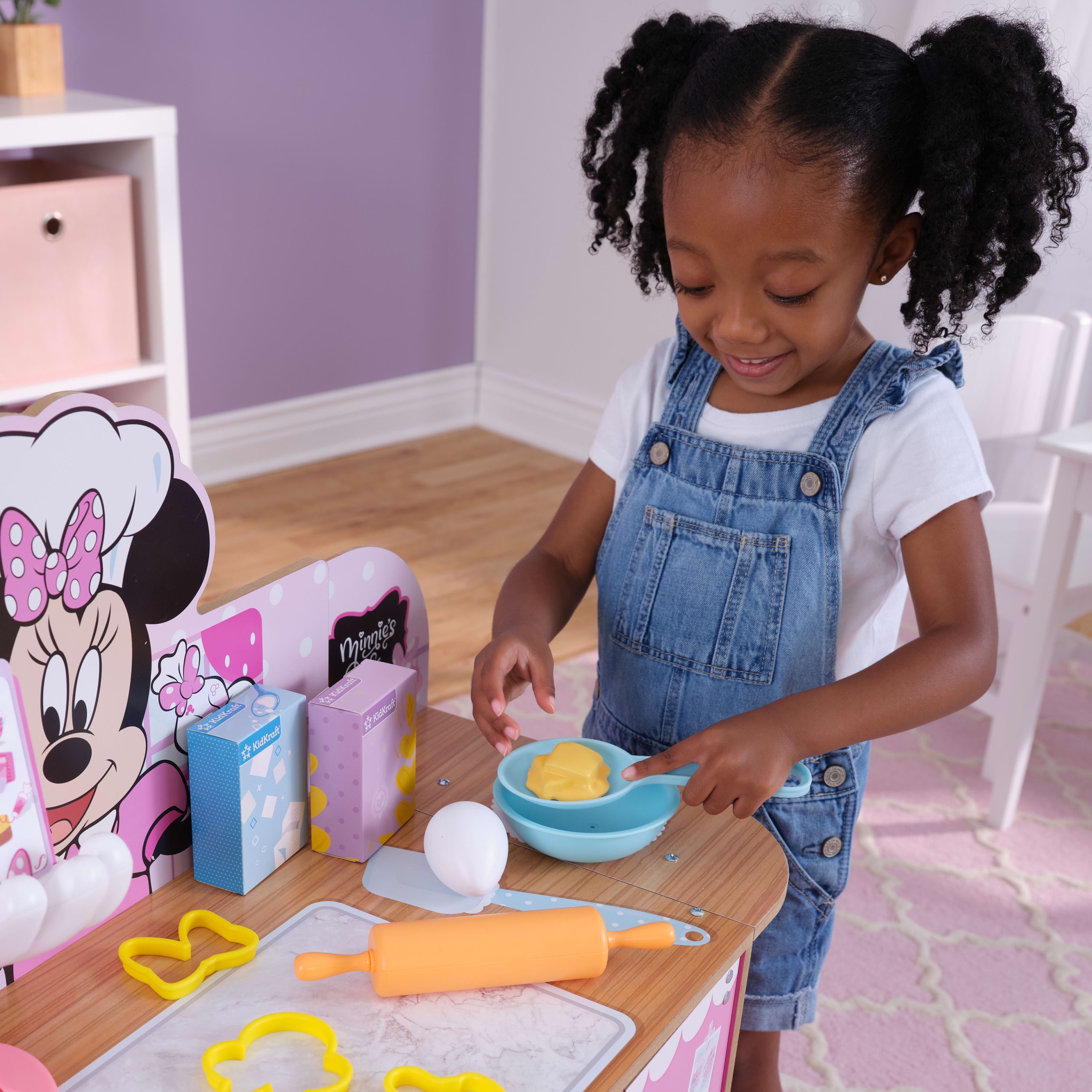 KidKraft Minnie Mouse Wooden Bakery & Café Toddler Play Kitchen