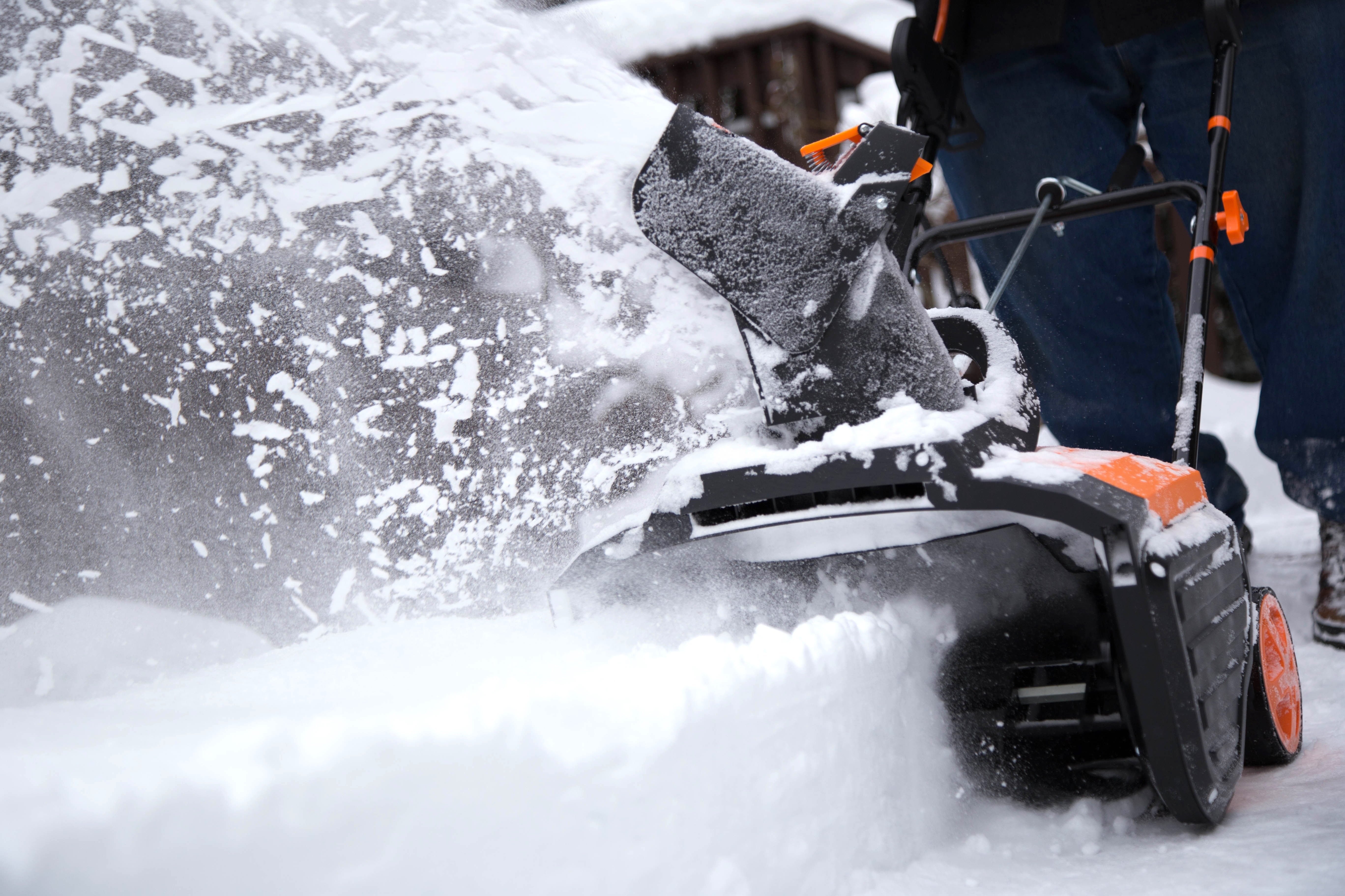 WEN Snow Blaster 13.5-Amp 18-Inch Electric Snow Thrower