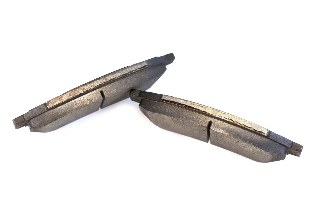 AutoShack Front Ceramic Brake Pad Kit Driver and Passenger Side Replacement for Buick LaCrosse Terraza Allure Pontiac Grand Prix Montana Chevrolet Uplander Saturn Relay Mobility Ventures MV-1 VPG MV-1