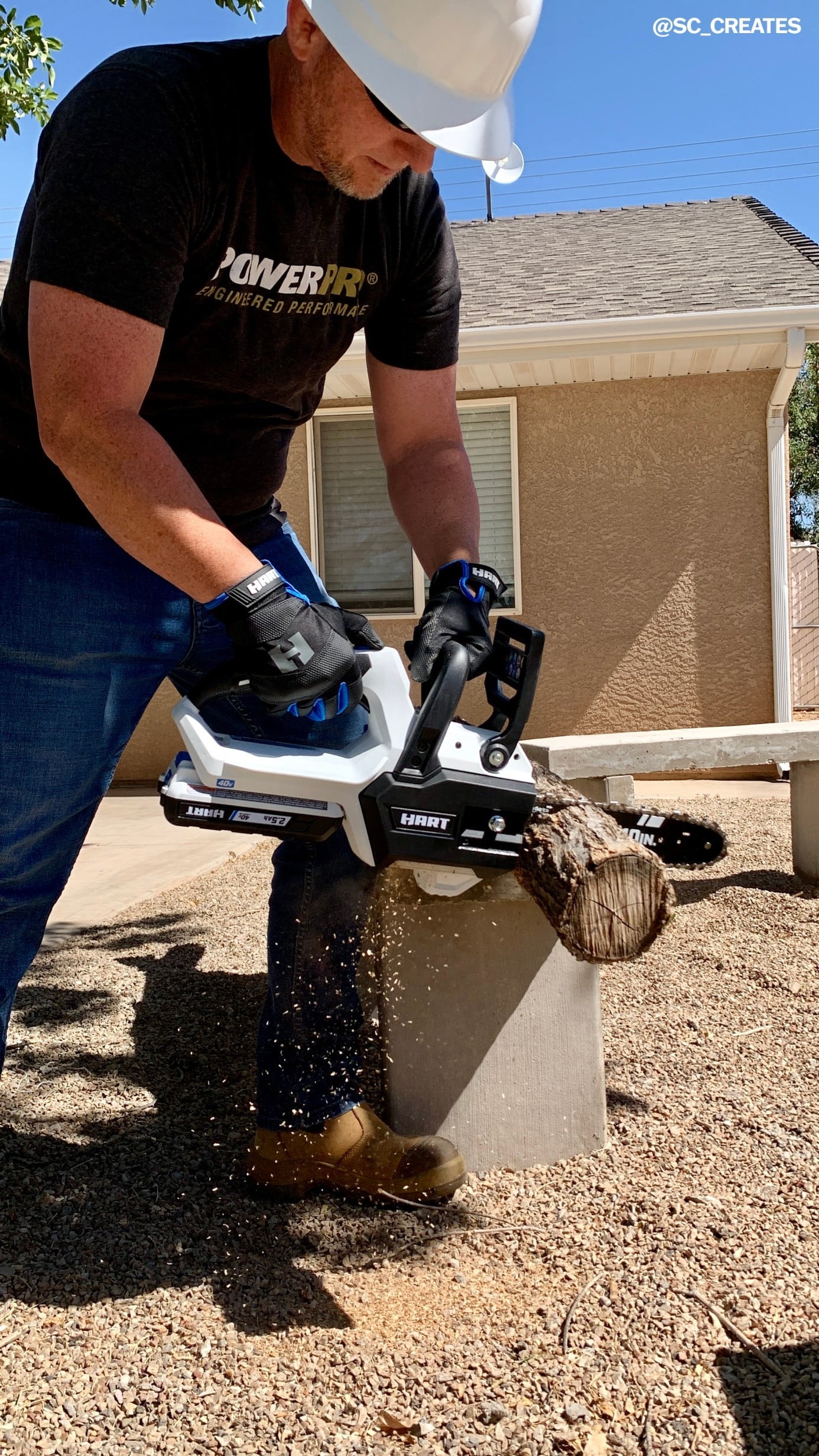 HART 40-Volt 10-Inch Battery-Powered Chainsaw Kit, (1) 2.5 Ah Lithium-Ion Battery