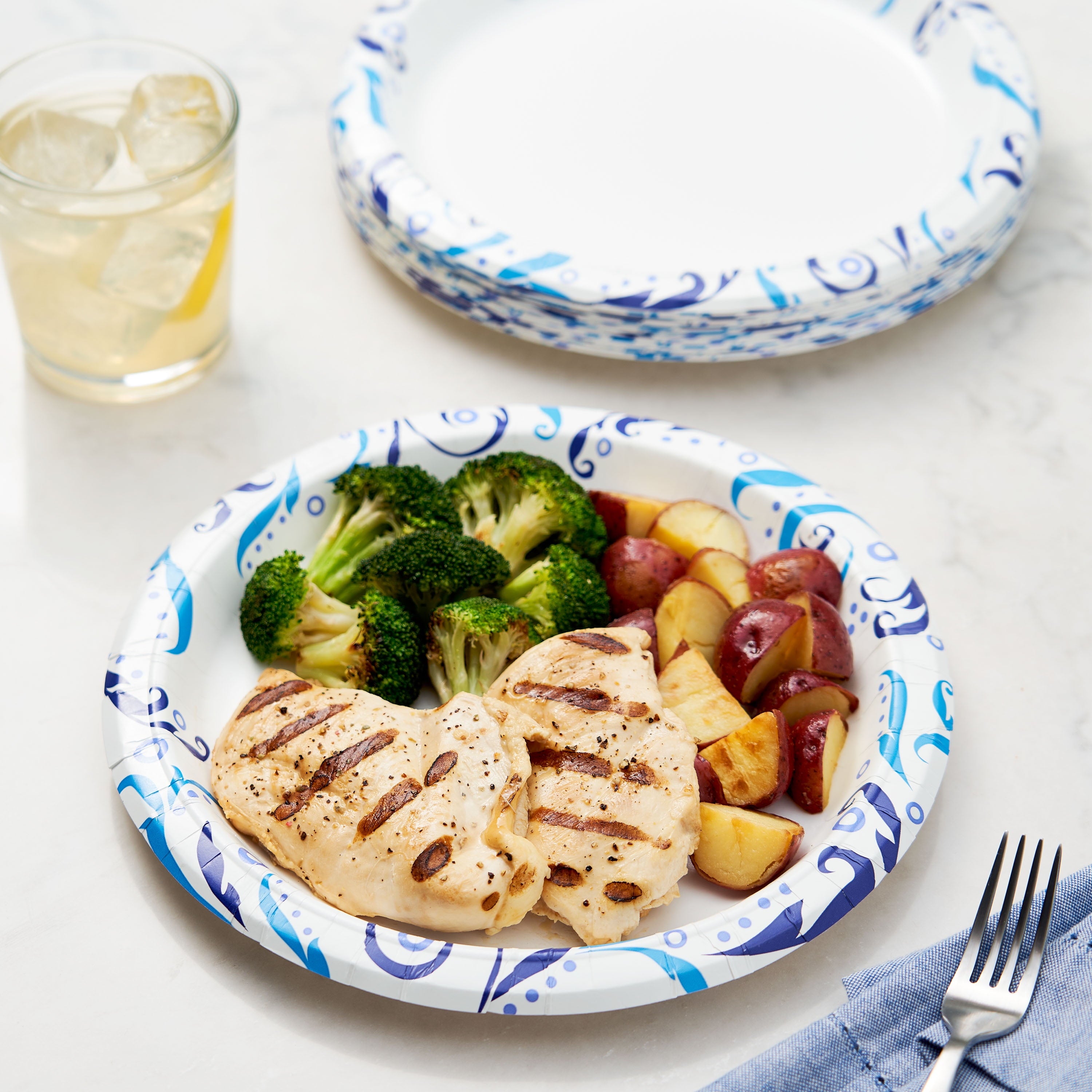 Great Value Everyday Strong, Soak Proof, Microwave Safe, Disposable Paper Plates, 10