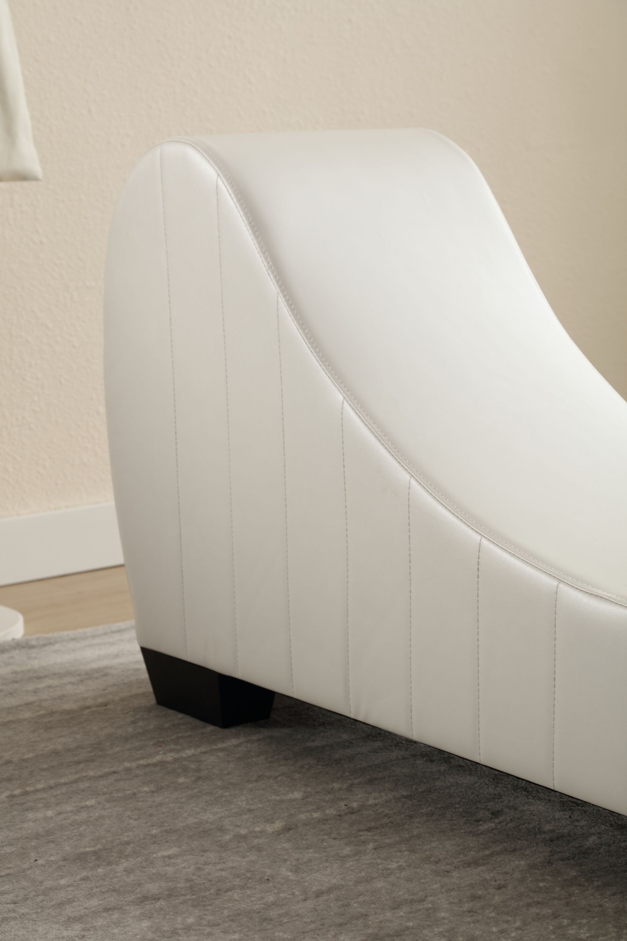 PWOPWOE Yoga Chaise Lounge for Stretching & Relaxation Modern Faux Leather Curved Sofa, Modern Faux Leather Curved Sofa, Living Room Bedroom Accent, White