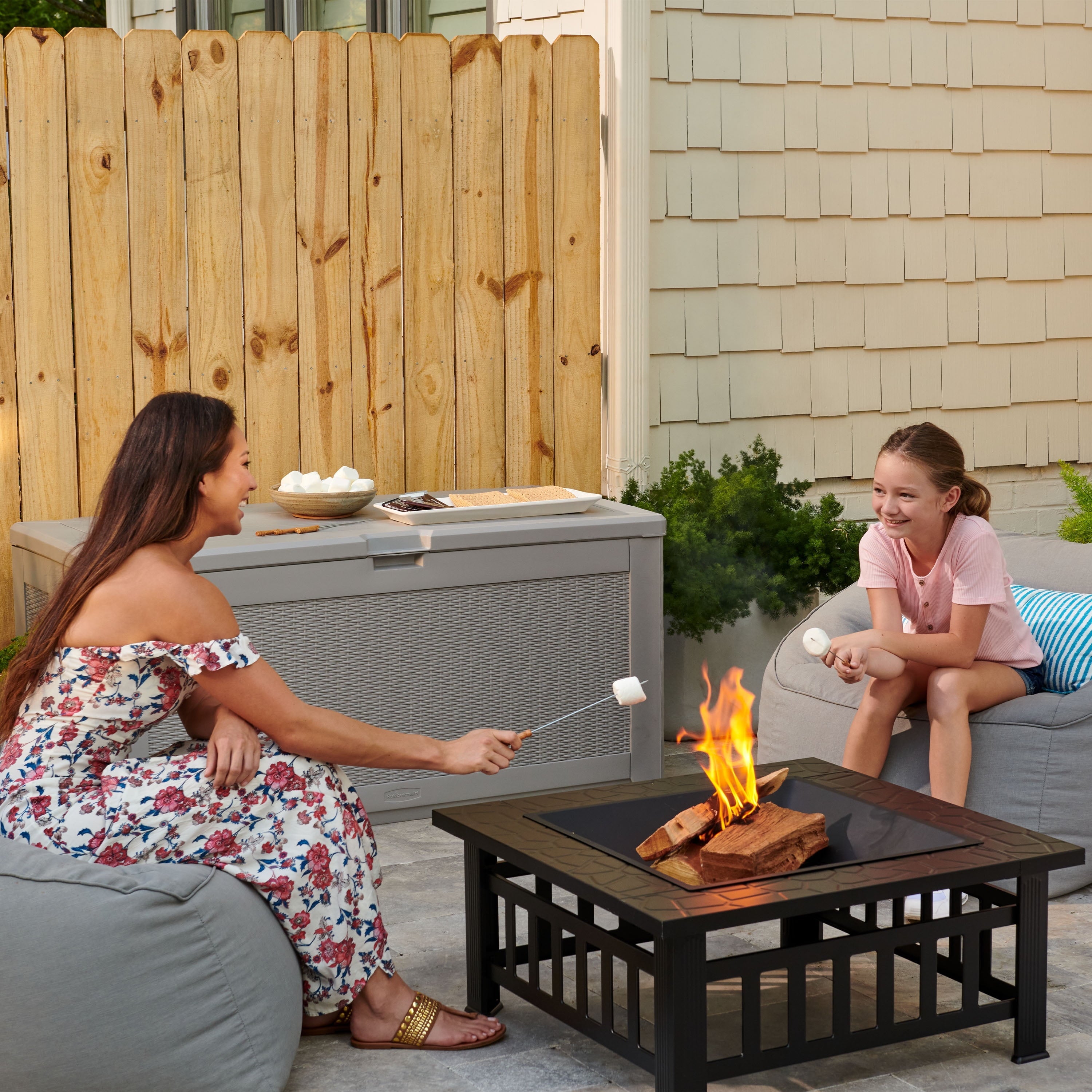 Rubbermaid Deck Box, Extra Large, 134 Gallon, Light Grey