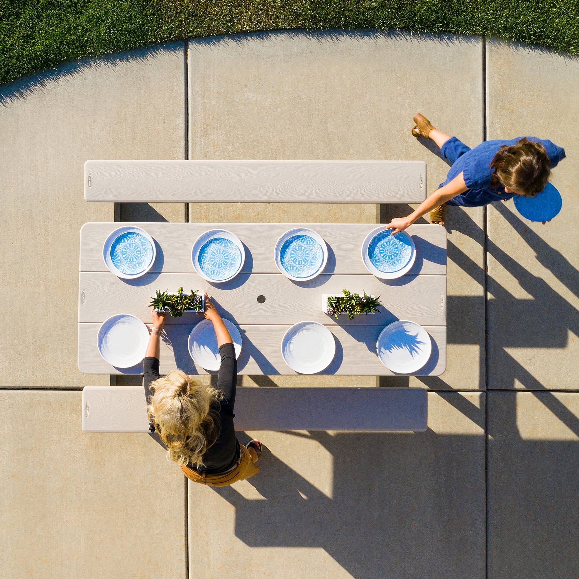 Lifetime 6-Foot W-Frame Desert Sand - HDPE Folding Picnic Table (60364)