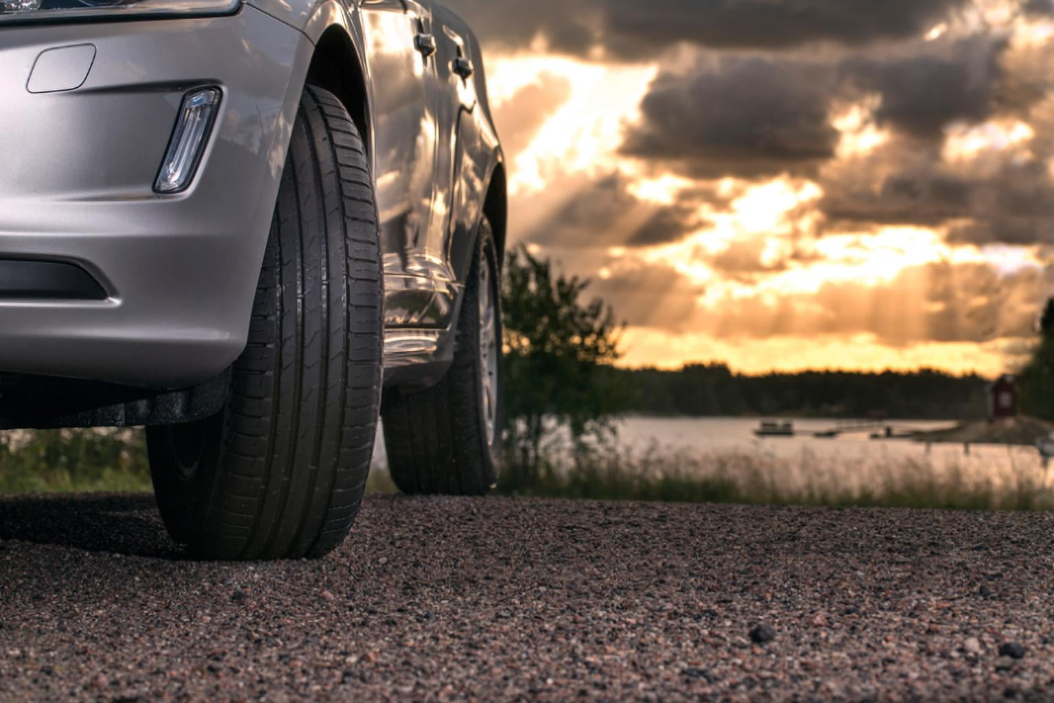 4XS + 225/65R17 102H All Season Tire