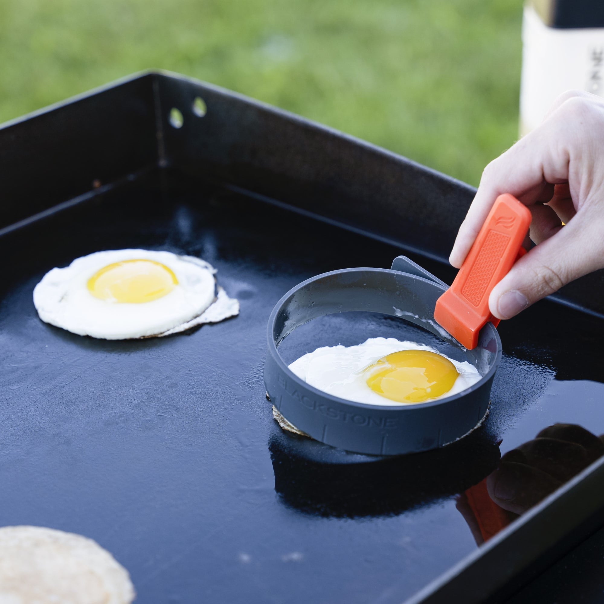 Blackstone AR 32 Ounce Collapsible Silicone Griddle Breakfast Tool Set
