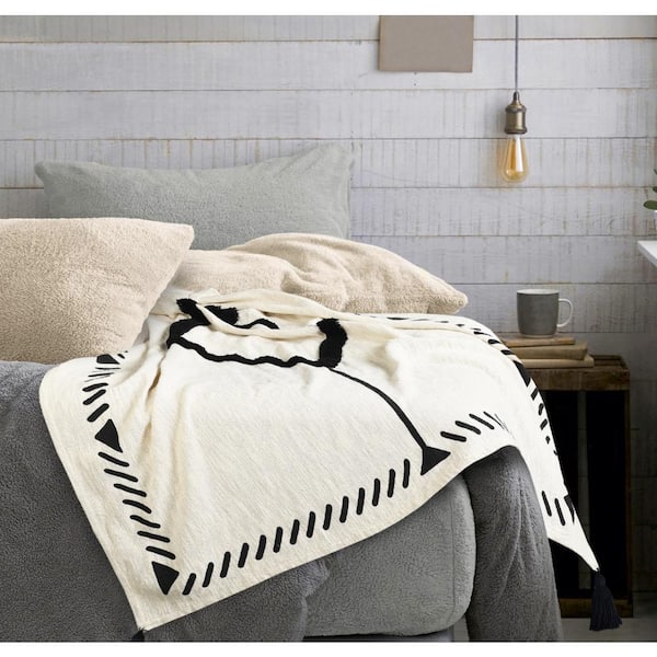 Avant Garde Black/White 50 in. x 60 in. Modern Boho Tufted Diamond Bordered Geometric Cotton Throw Blanket