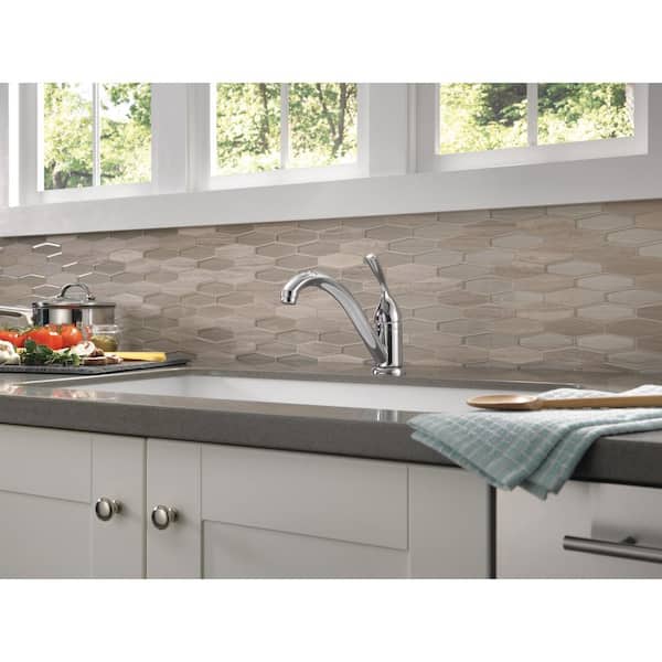 Classic Single-Handle Standard Kitchen Faucet in Chrome