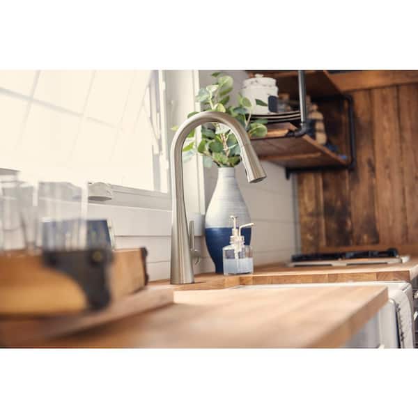 Sleek Single-Handle Pull-Down Sprayer Kitchen Faucet with Reflex and Power Clean in Spot Resist Stainless