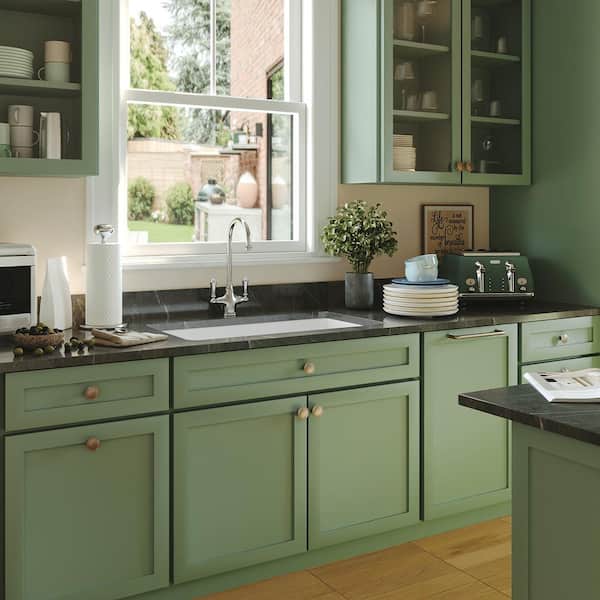 Glen White Rectangular Fireclay 32 in. Single Bowl Undermount/Drop-In Kitchen Sink with Basket Strainer and Sink Grid