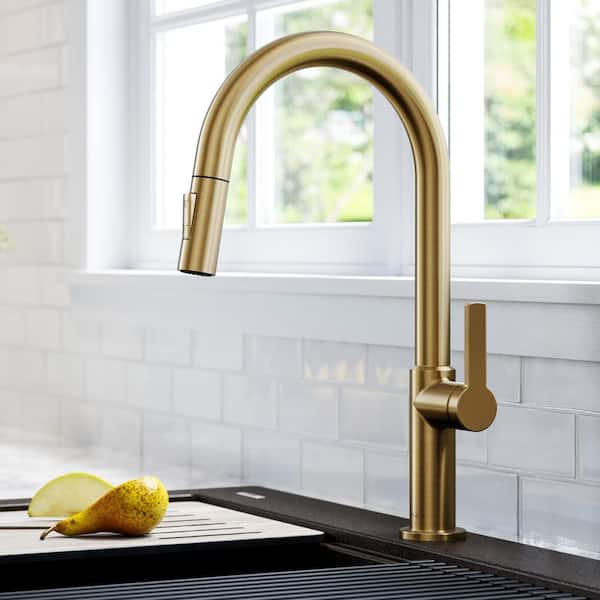 Oletto Single-Handle Pull-Down Sprayer Kitchen Faucet in Brushed Brass