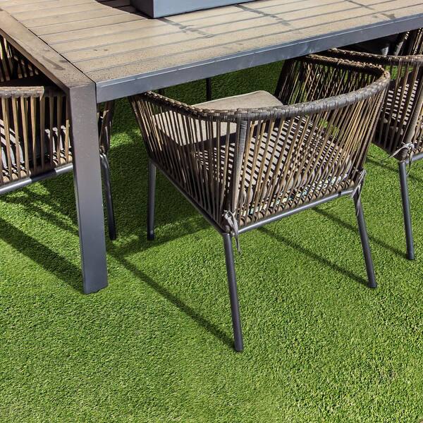 Emerald Green Precut Turf 7.5 ft. x 10 ft. Artificial Grass Rug