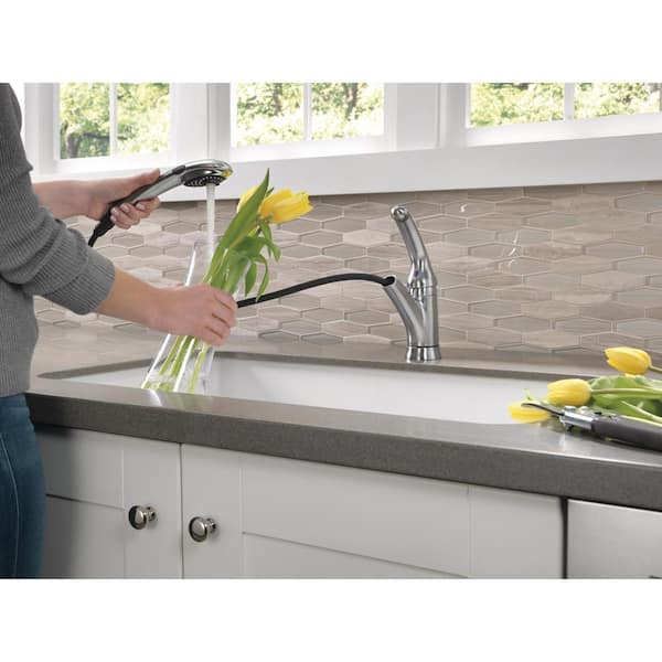 Signature Single-Handle Pull-Out Sprayer Kitchen Faucet In Arctic Stainless