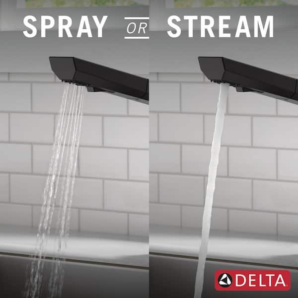 Pivotal Single-Handle Pull-Out Sprayer Kitchen Faucet in Matte Black