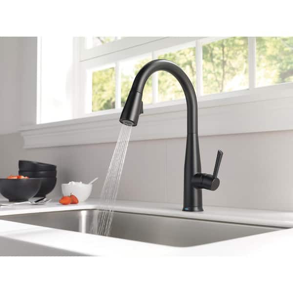 Essa Touch2O Technology Single-Handle Pull-Down Sprayer Kitchen Faucet with MagnaTite Docking in Matte Black