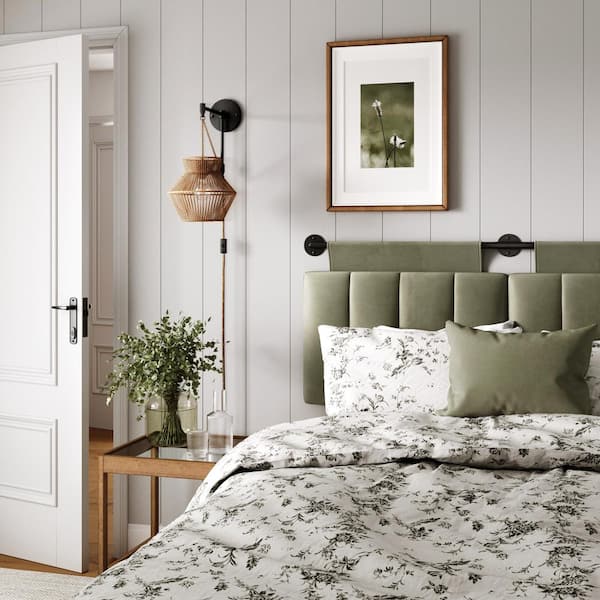 Ariel 10 in. W 1-Light Bohemian Plug-in Wall Sconce, Bedside Reading Lamp with Seagrass Shade, and Woven Rope Accent