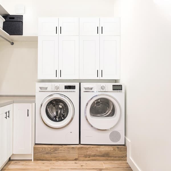 Brookings Plywood Assembled Shaker 18x34.5x24 in. 3-Drawer Base Kitchen Cabinet in White