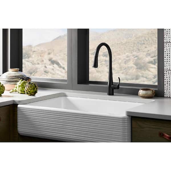 Simplice Single-Handle Pull-Down Sprayer Kitchen Faucet with DockNetik and Sweep Spray in Matte Black