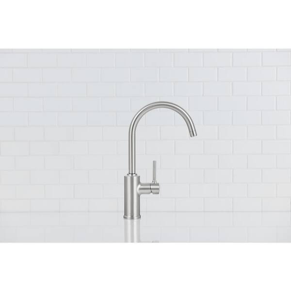 Sombra Single-Handle Standard Kitchen Faucet with Side Sprayer in Chrome