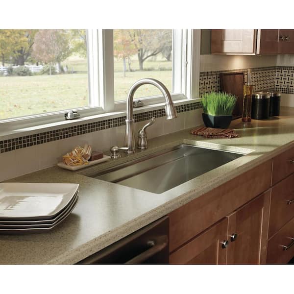 Leland Single-Handle Pull-Down Sprayer Kitchen Faucet with Soap Dispenser and MagnaTite Docking in Stainless