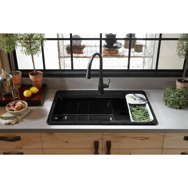 Simplice Single-Handle Pull-Down Sprayer Kitchen Faucet with DockNetik and Sweep Spray in Matte Black