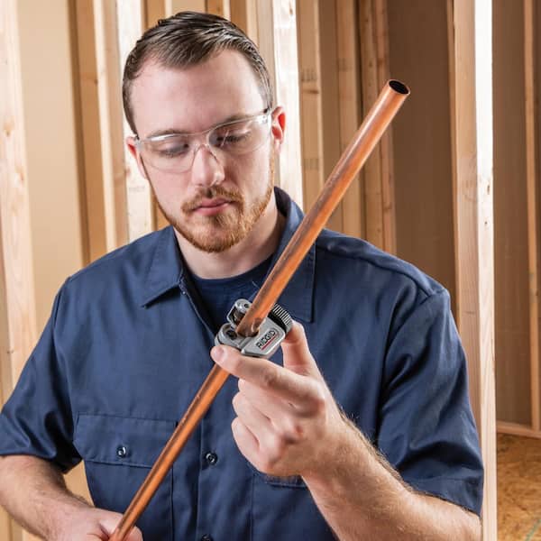 1/4 in. to 1-1/8 in. 101 Close Quarters Copper, Aluminum, Brass, and Plastic Tubing Cutter, Multi-Use Tubing Tool