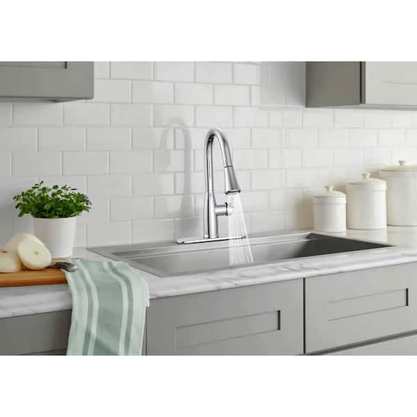 Cartway Single-Handle Pull-Down Sprayer Kitchen Faucet in Chrome