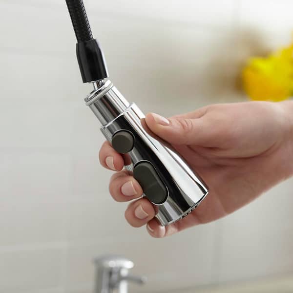 Simplice Single-Handle Pull-Down Sprayer Kitchen Faucet with DockNetik and Sweep Spray in Polished Chrome