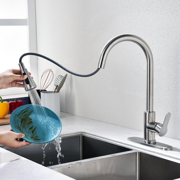 Modern Single-Handle Pull-Down Sprayer Kitchen Faucet with 3 Spray Mode in Stainless Steel