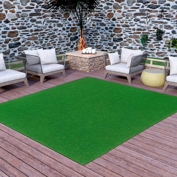 Evergreen Collection 7 ft. x 10 ft. Green Artificial Grass Rug