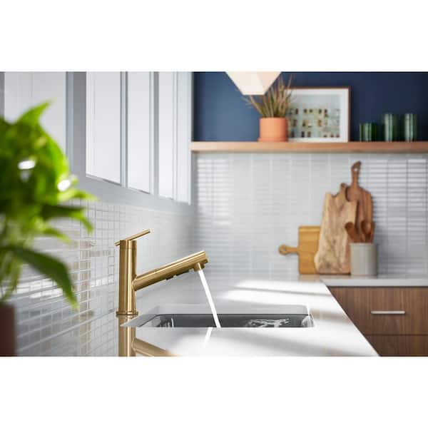 Crue Single-Handle Pull-Out Sprayer Kitchen Faucet in Matte Black