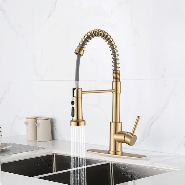 Single Handle Pull Down Sprayer Kitchen Faucet in Brushed Gold