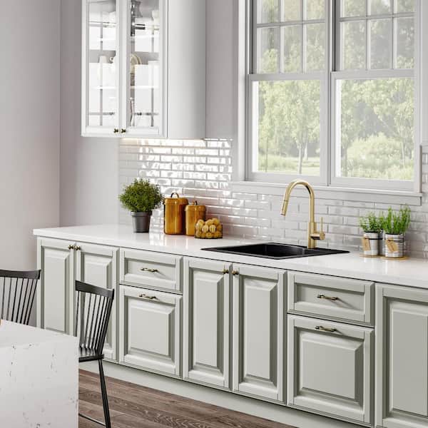 Oletto Single-Handle Pull-Down Kitchen Faucet with Dual-Function Sprayer in Brushed Brass